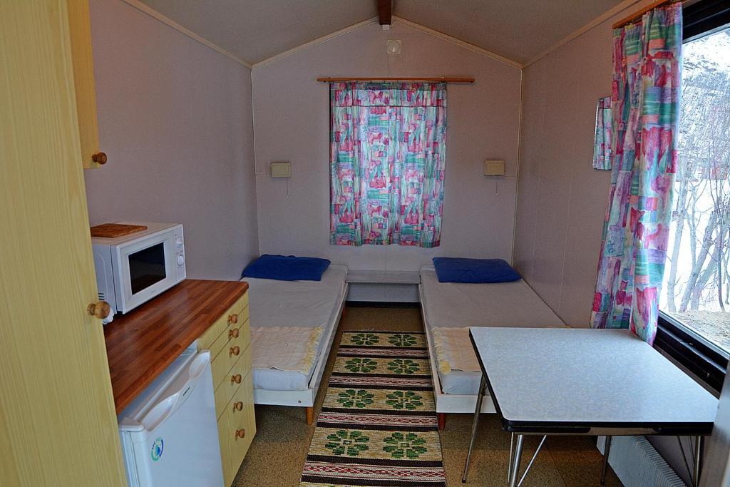 Basecamp Birtavarre Bilik gambar